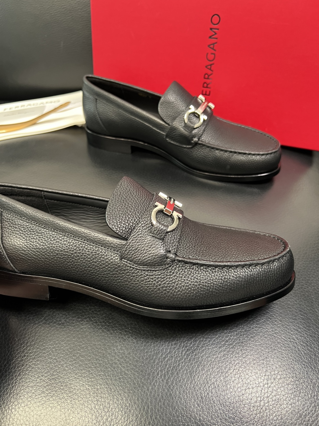 Ferragamo 高品质 顶级工艺品 菲拉格慕 皮鞋 专柜同步发售原厂配置，意大利进口原版牛皮，进口水