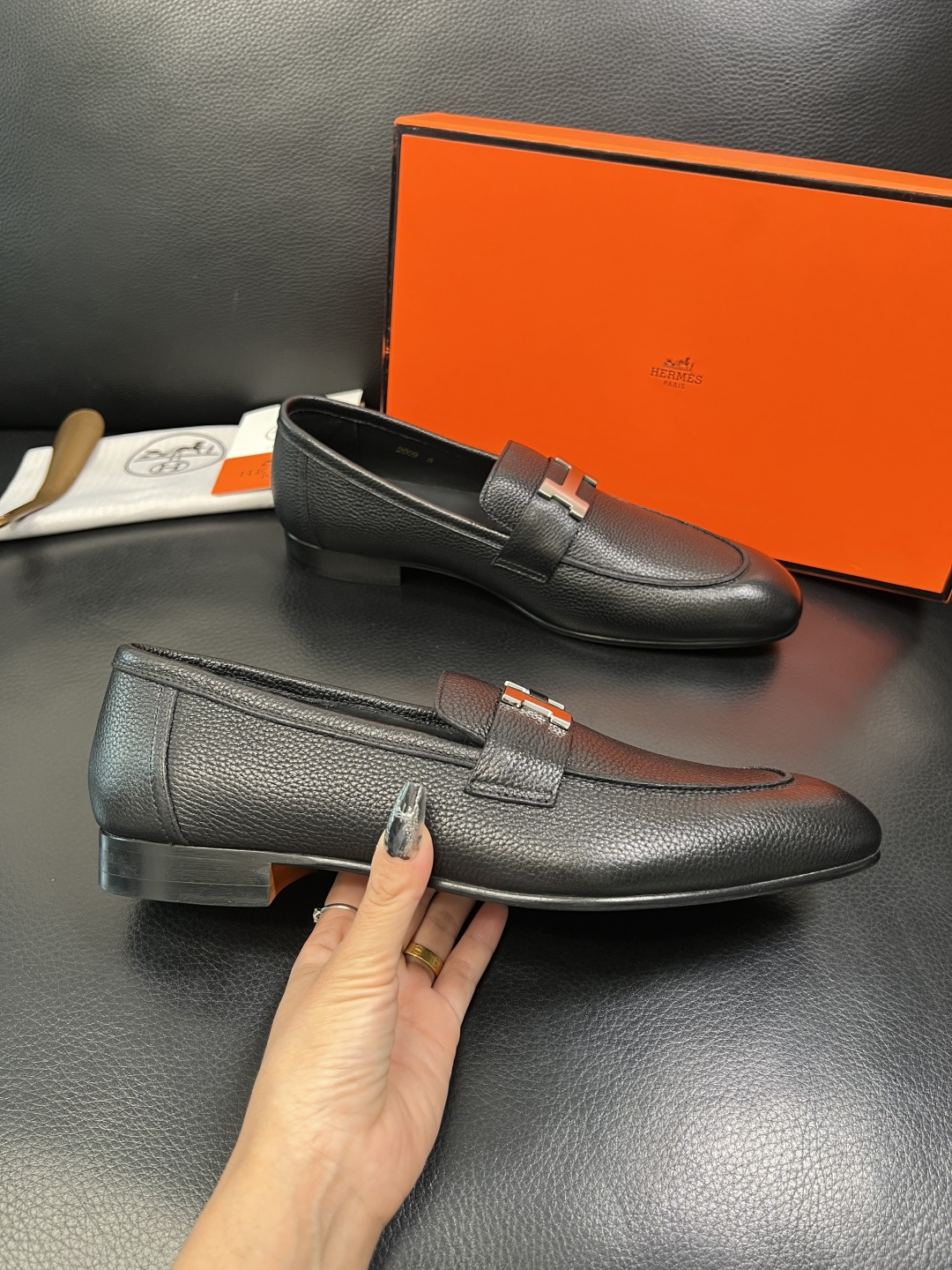 Hermes 高品质 顶级工艺品 爱马仕 皮鞋专柜同步 原厂配置，意大利进口原版牛皮面料，透气舒适进口水