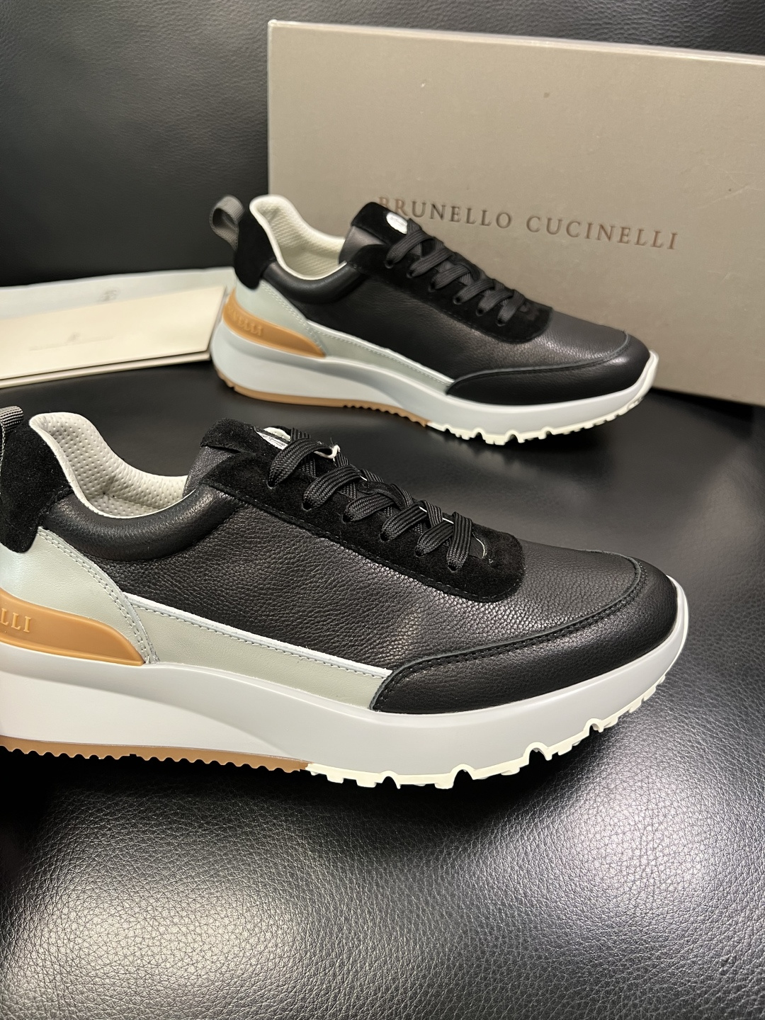 Brunello Cucinelli 高品质 顶级工艺品 BC 专柜同步原厂配置，意大利进口牛皮面料牛内