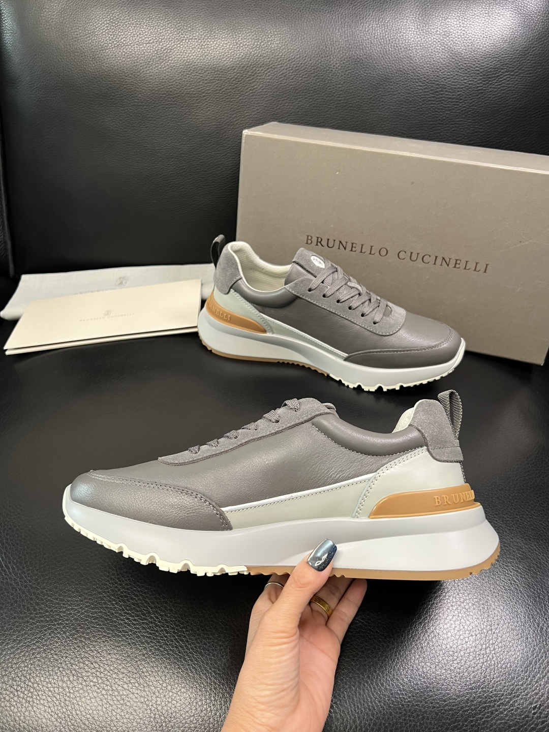 Brunello Cucinelli 高品质 顶级工艺品 BC 专柜同步原厂配置，意大利进口牛皮面料牛内