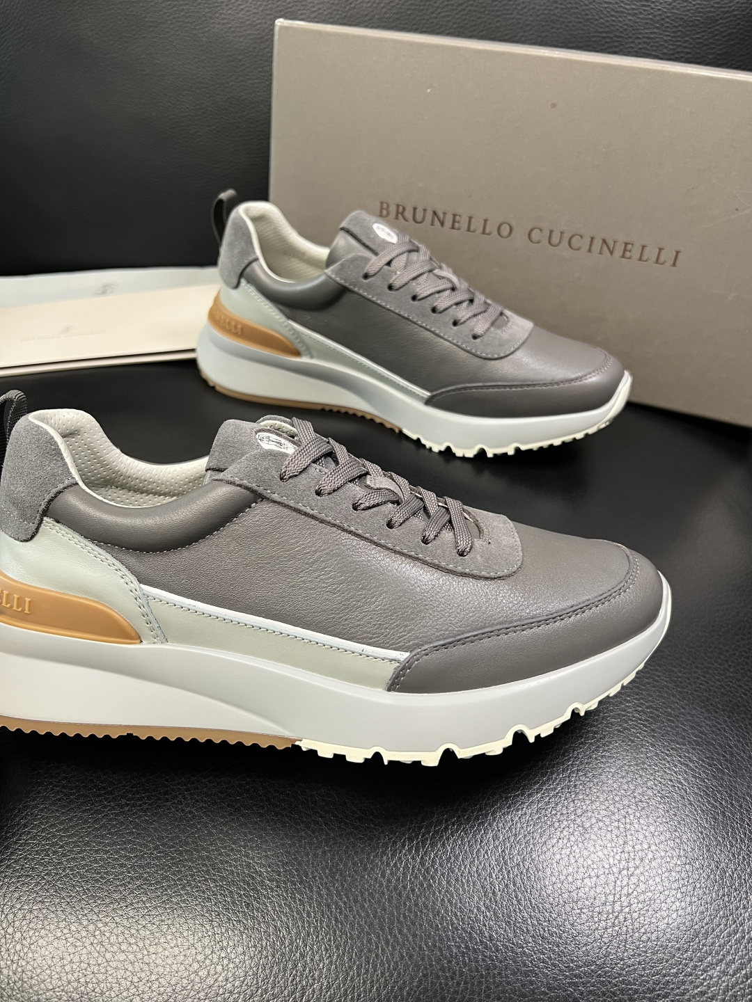 Brunello Cucinelli 高品质 顶级工艺品 BC 专柜同步原厂配置，意大利进口牛皮面料牛内