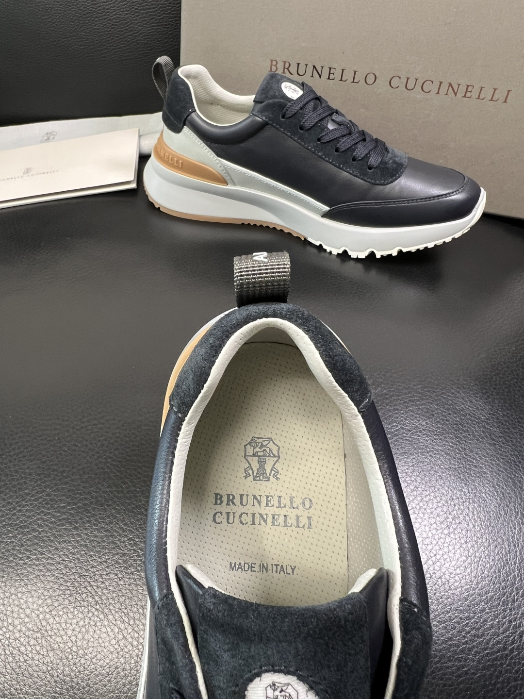 Brunello Cucinelli 高品质 顶级工艺品 BC 专柜同步原厂配置，意大利进口牛皮面料牛内