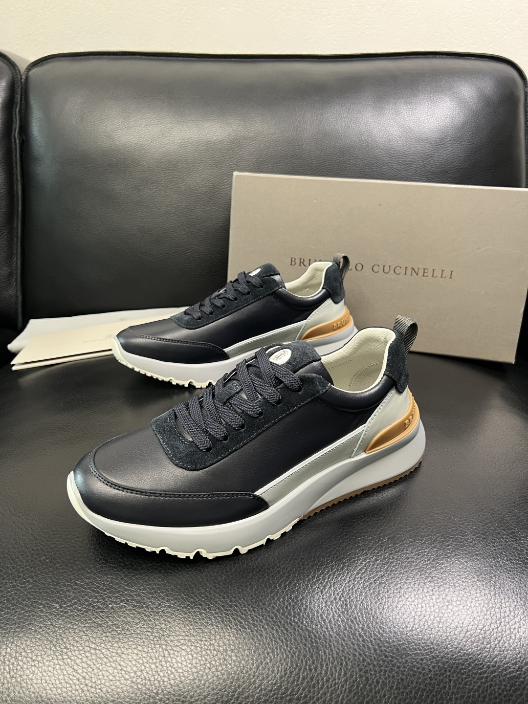 Brunello Cucinelli 高品质 顶级工艺品 BC 专柜同步原厂配置，意大利进口牛皮面料牛内