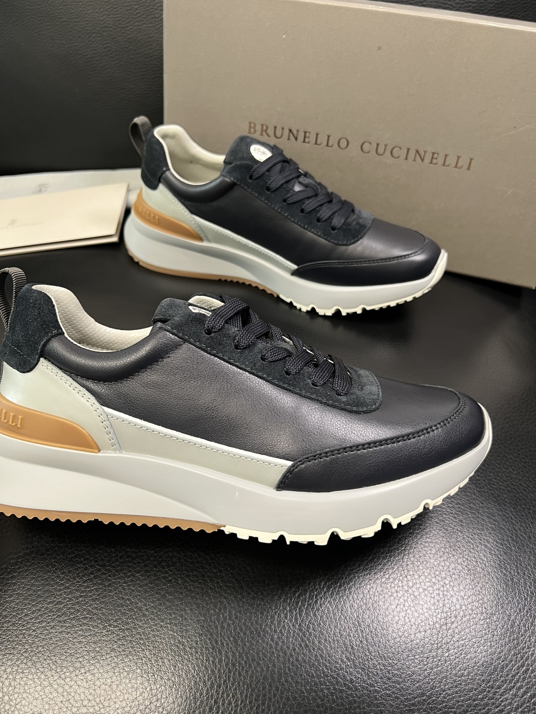 Brunello Cucinelli 高品质 顶级工艺品 BC 专柜同步原厂配置，意大利进口牛皮面料牛内