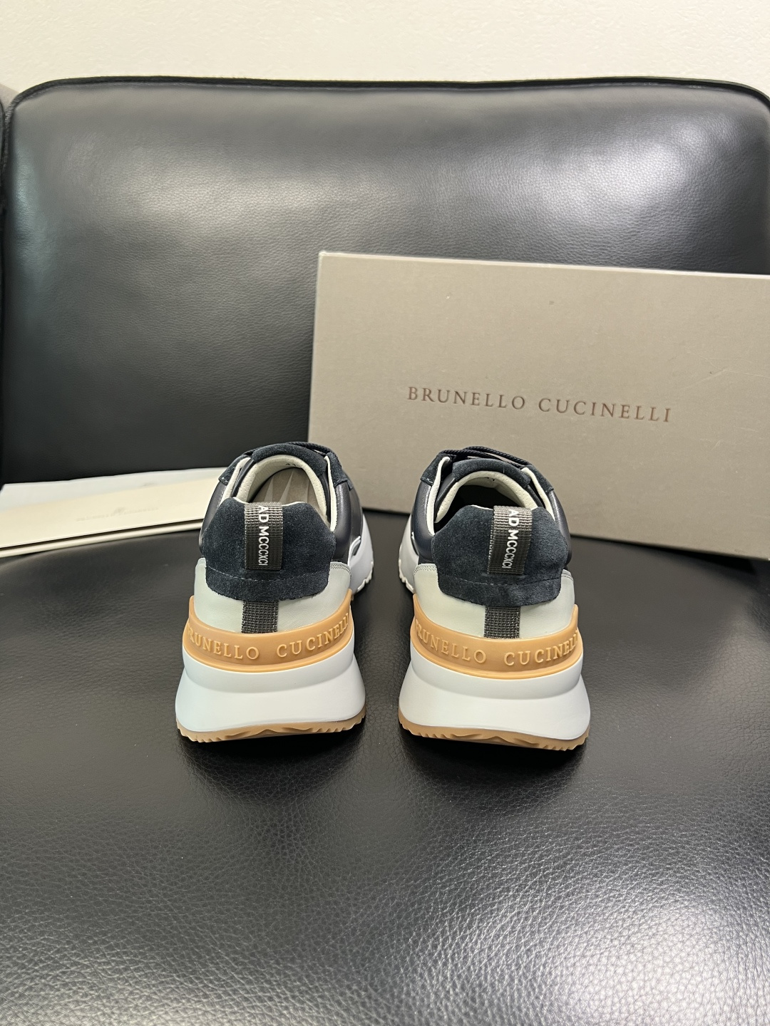 Brunello Cucinelli 高品质 顶级工艺品 BC 专柜同步原厂配置，意大利进口牛皮面料牛内