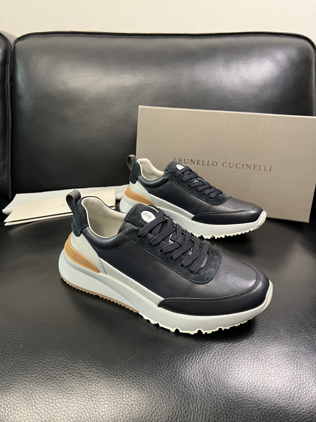 Brunello Cucinelli 高品质 顶级工艺品 BC 专柜同步原厂配置，意大利进口牛皮面料牛内