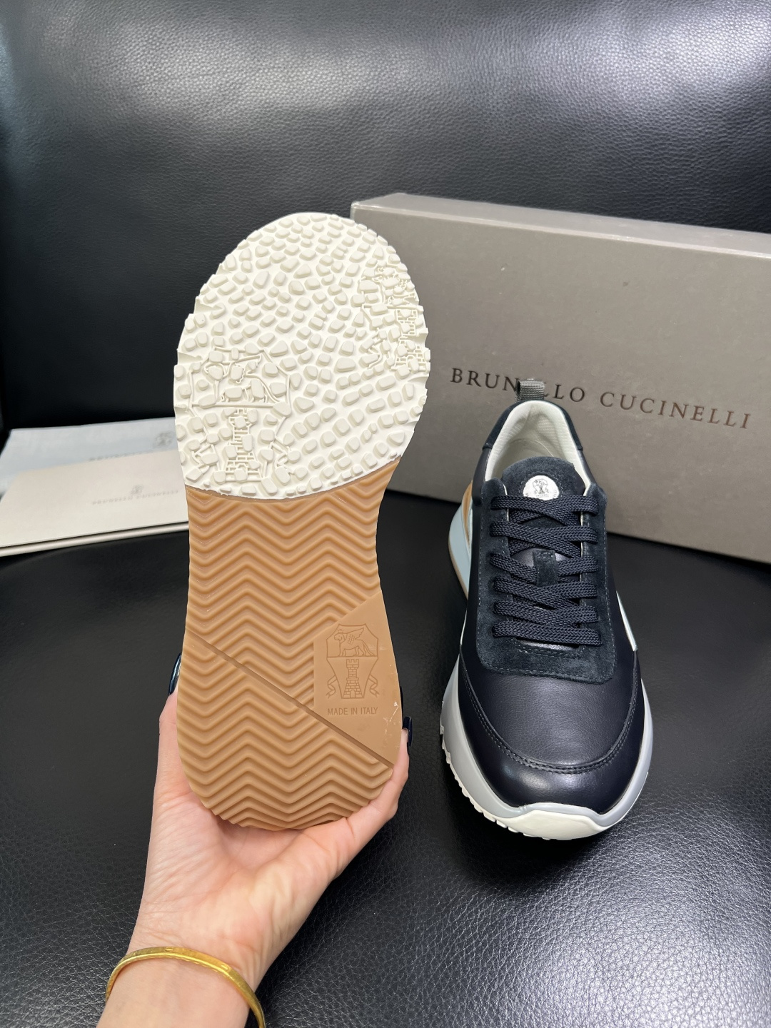 Brunello Cucinelli 高品质 顶级工艺品 BC 专柜同步原厂配置，意大利进口牛皮面料牛内