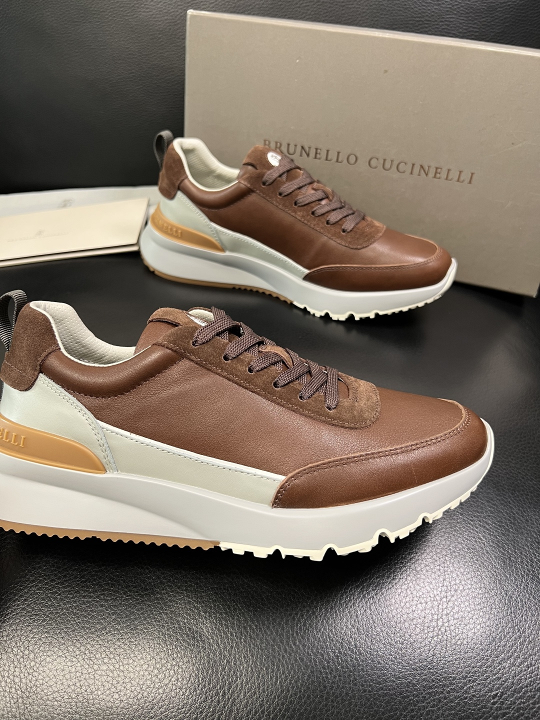 Brunello Cucinelli 高品质 顶级工艺品 BC 专柜同步原厂配置，意大利进口牛皮面料牛内