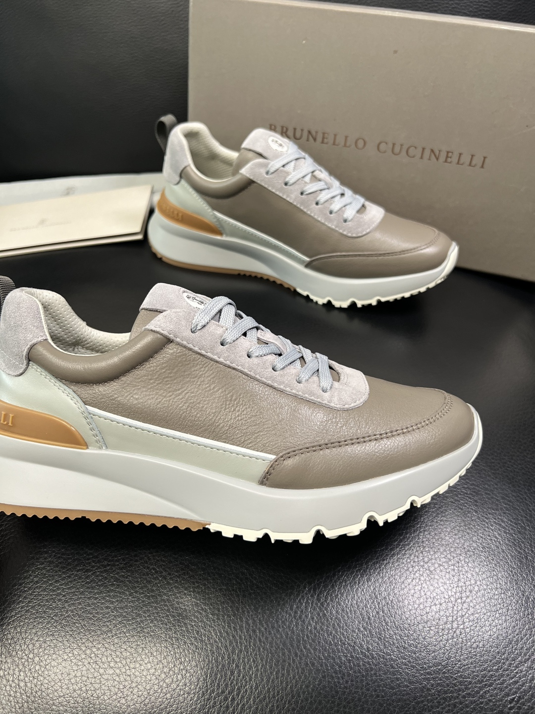 Brunello Cucinelli 高品质 顶级工艺品 BC 专柜同步原厂配置，意大利进口牛皮面料牛内