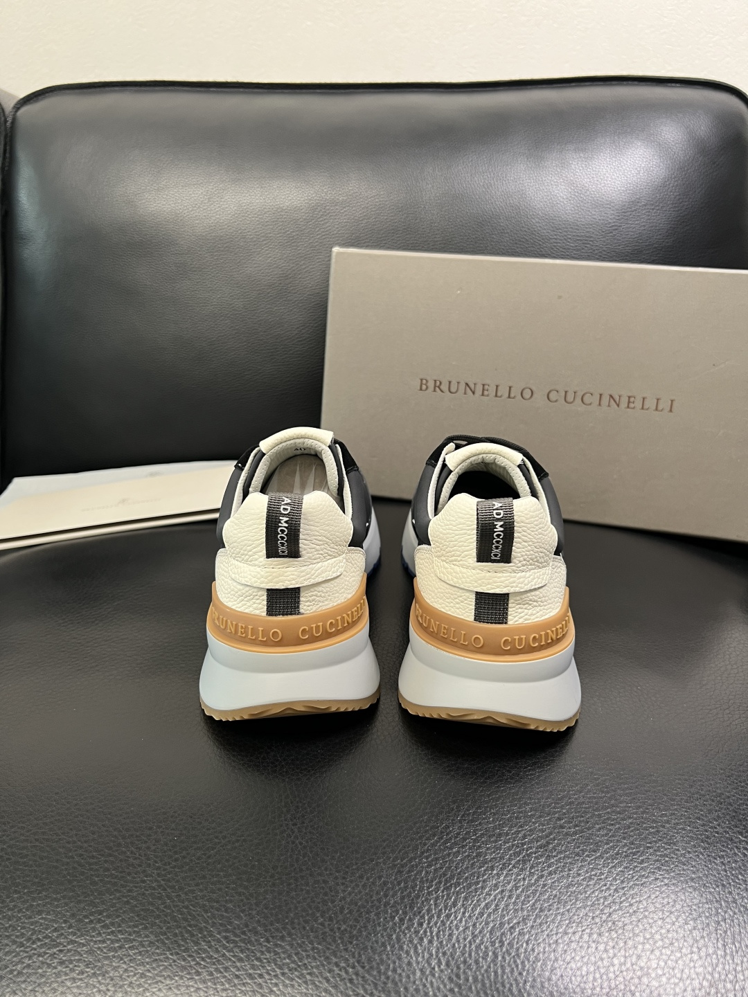 Brunello Cucinelli 高品质 顶级工艺品 BC 专柜同步原厂配置，意大利进口牛皮面料牛内