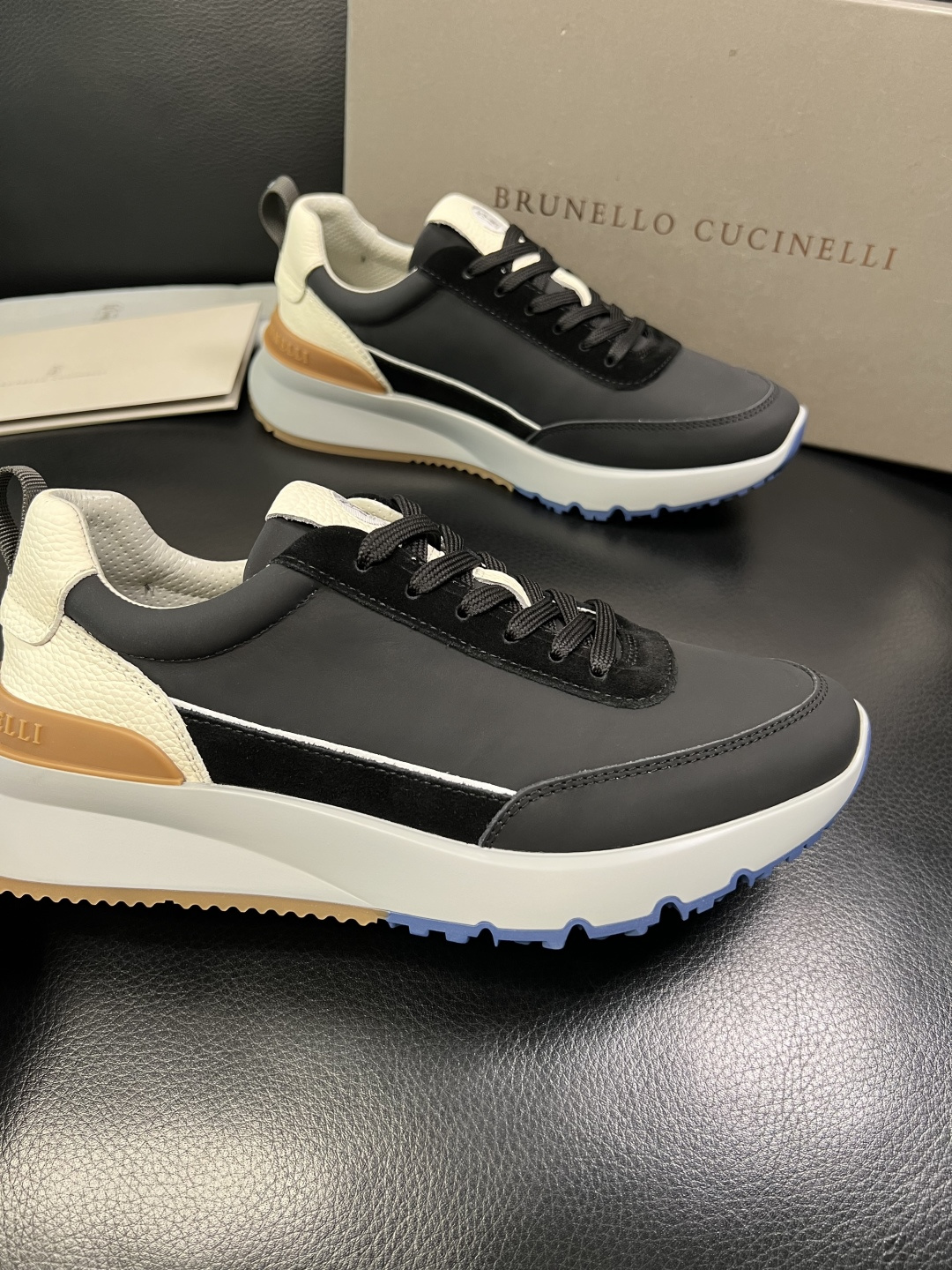 Brunello Cucinelli 高品质 顶级工艺品 BC 专柜同步原厂配置，意大利进口牛皮面料牛内