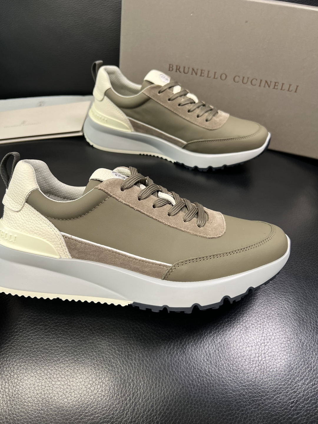 Brunello Cucinelli 高品质 顶级工艺品 BC 专柜同步原厂配置，意大利进口牛皮面料牛内