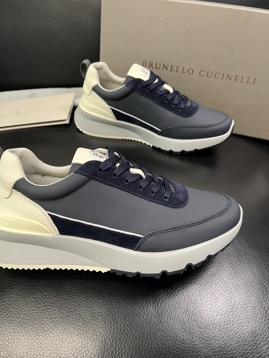 Brunello Cucinelli 高品质 顶级工艺品 BC 专柜同步原厂配置，意大利进口牛皮面料牛内