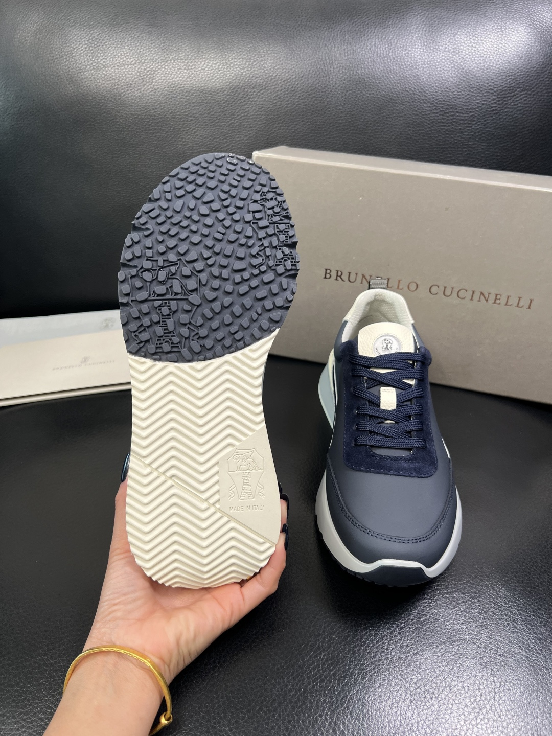 Brunello Cucinelli 高品质 顶级工艺品 BC 专柜同步原厂配置，意大利进口牛皮面料牛内