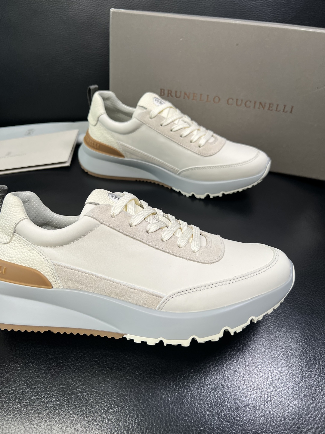 Brunello Cucinelli 高品质 顶级工艺品 BC 专柜同步原厂配置，意大利进口牛皮面料牛内