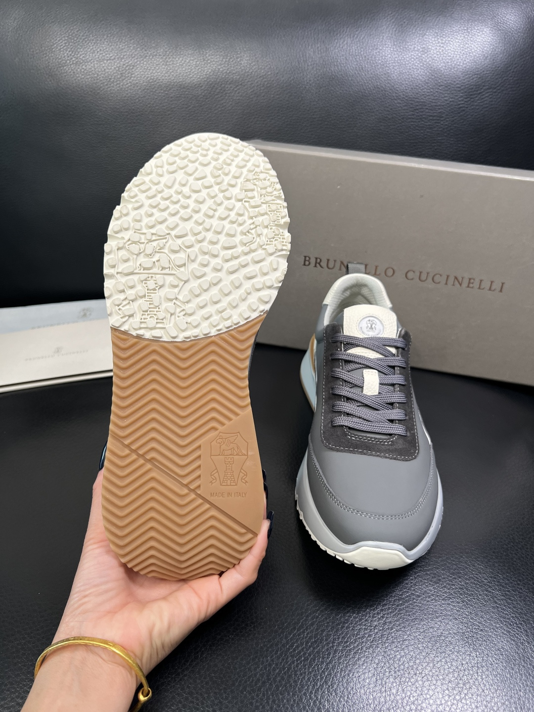 Brunello Cucinelli 高品质 顶级工艺品 BC 专柜同步原厂配置，意大利进口牛皮面料牛内