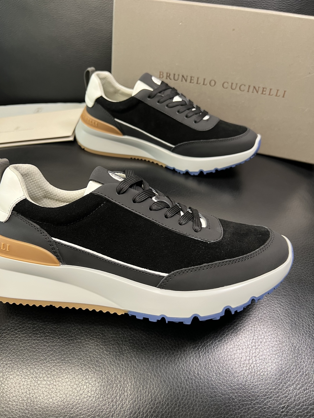 Brunello Cucinelli 高品质 顶级工艺品 BC 专柜同步原厂配置，意大利进口牛皮面料牛内