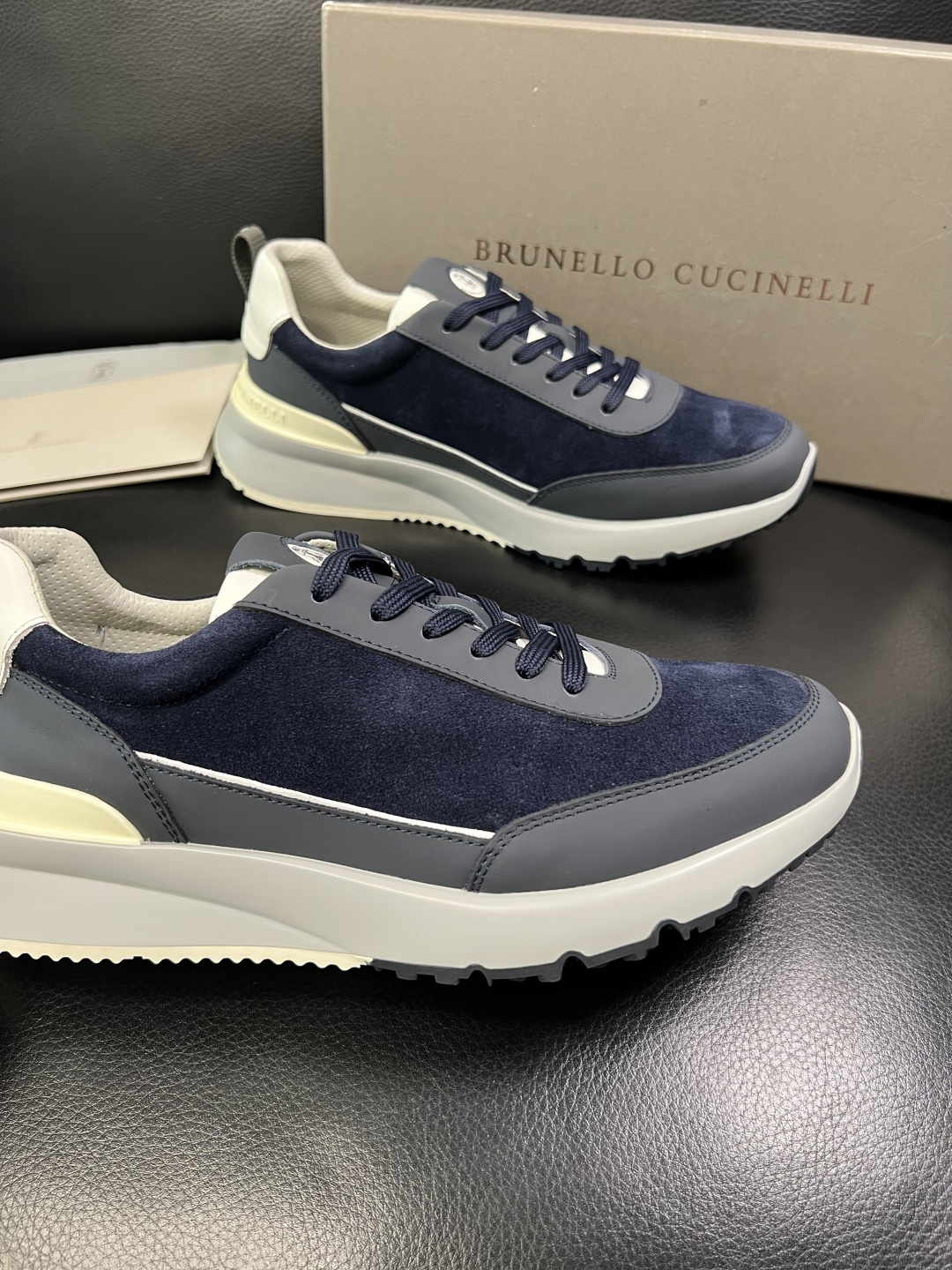 Brunello Cucinelli 高品质 顶级工艺品 BC 专柜同步原厂配置，意大利进口牛皮面料牛内