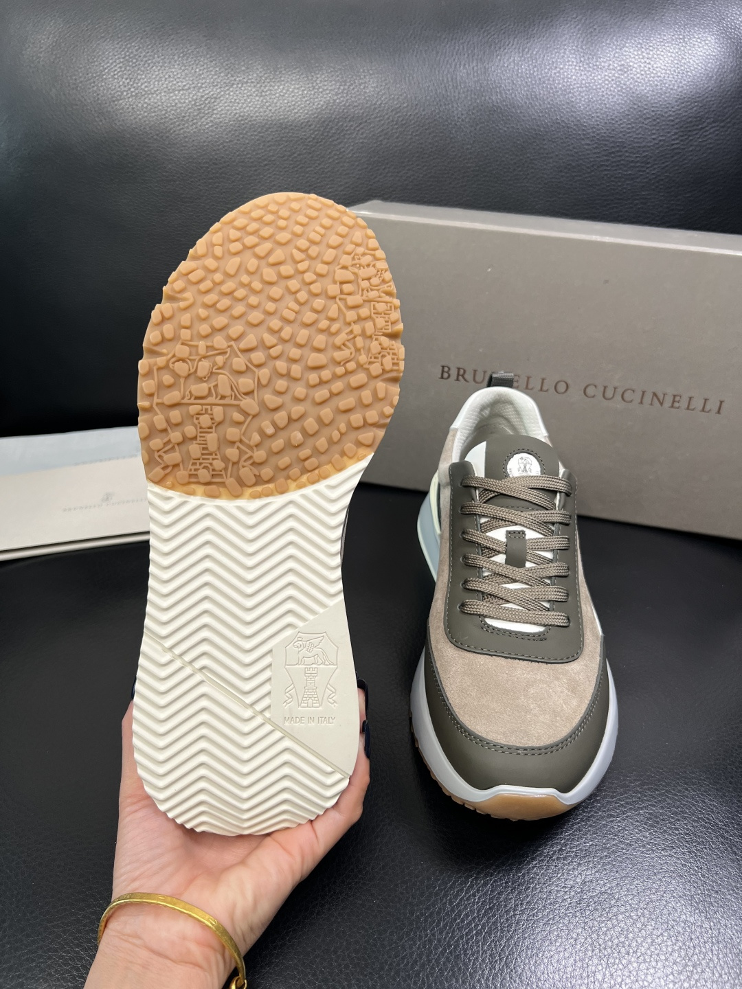 Brunello Cucinelli 高品质 顶级工艺品 BC 专柜同步原厂配置，意大利进口牛皮面料牛内