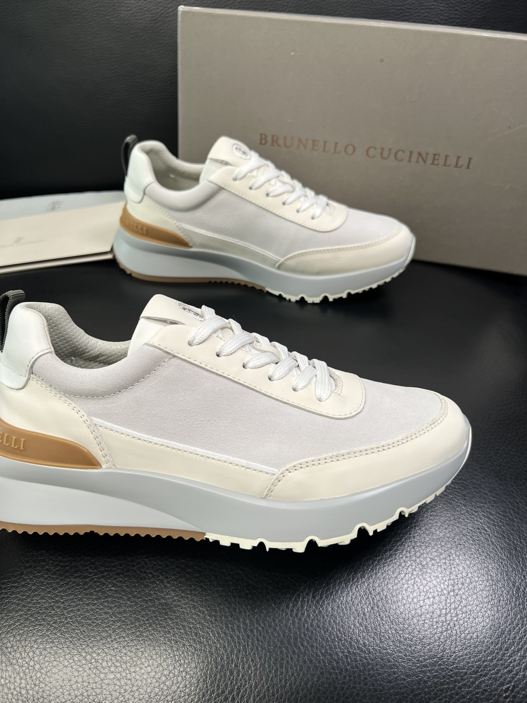 Brunello Cucinelli 高品质 顶级工艺品 BC 专柜同步原厂配置，意大利进口牛皮面料牛内