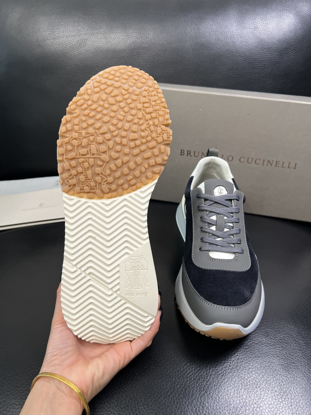 Brunello Cucinelli 高品质 顶级工艺品 BC 专柜同步原厂配置，意大利进口牛皮面料牛内