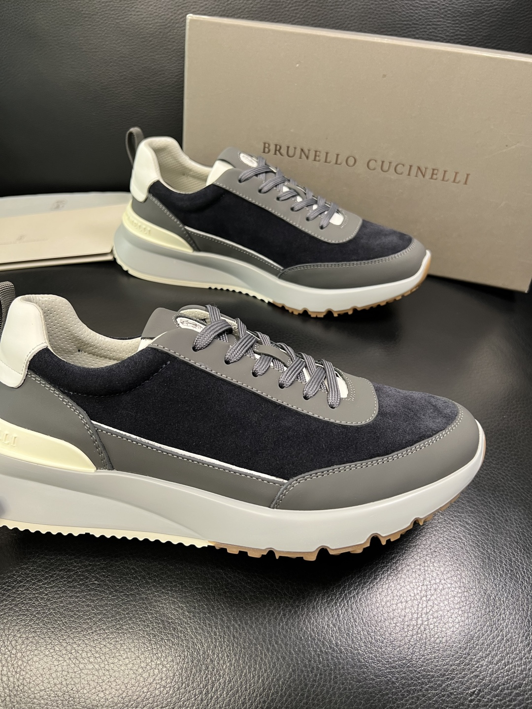 Brunello Cucinelli 高品质 顶级工艺品 BC 专柜同步原厂配置，意大利进口牛皮面料牛内