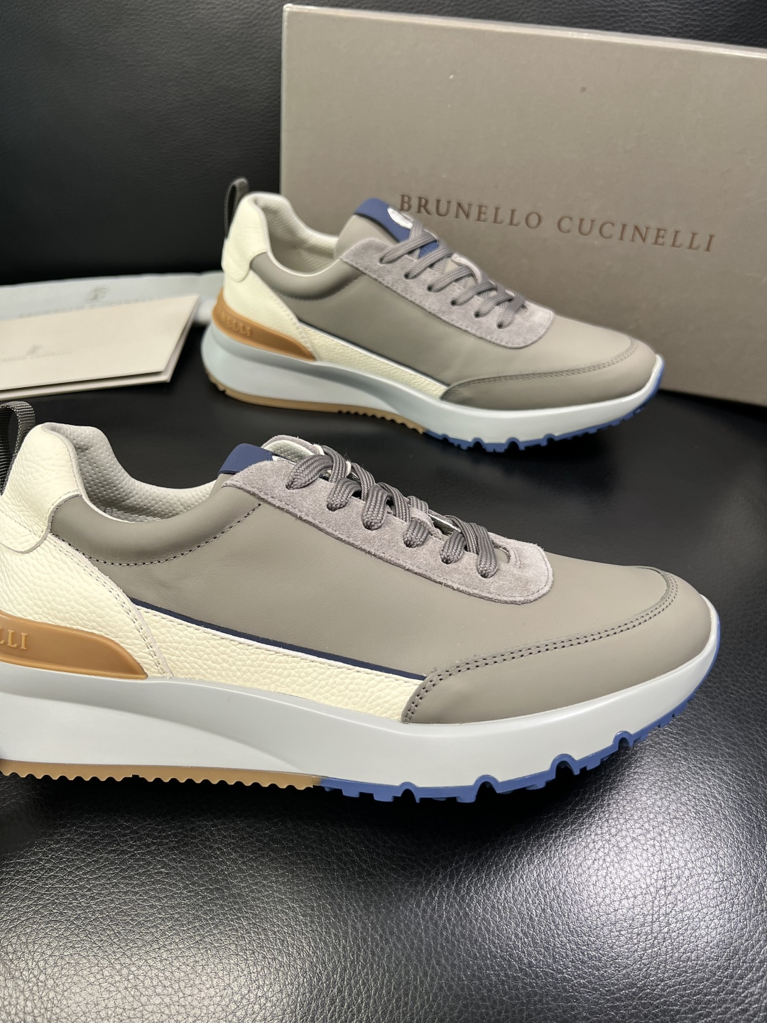 Brunello Cucinelli 高品质 顶级工艺品 BC 专柜同步原厂配置，意大利进口牛皮面料牛内
