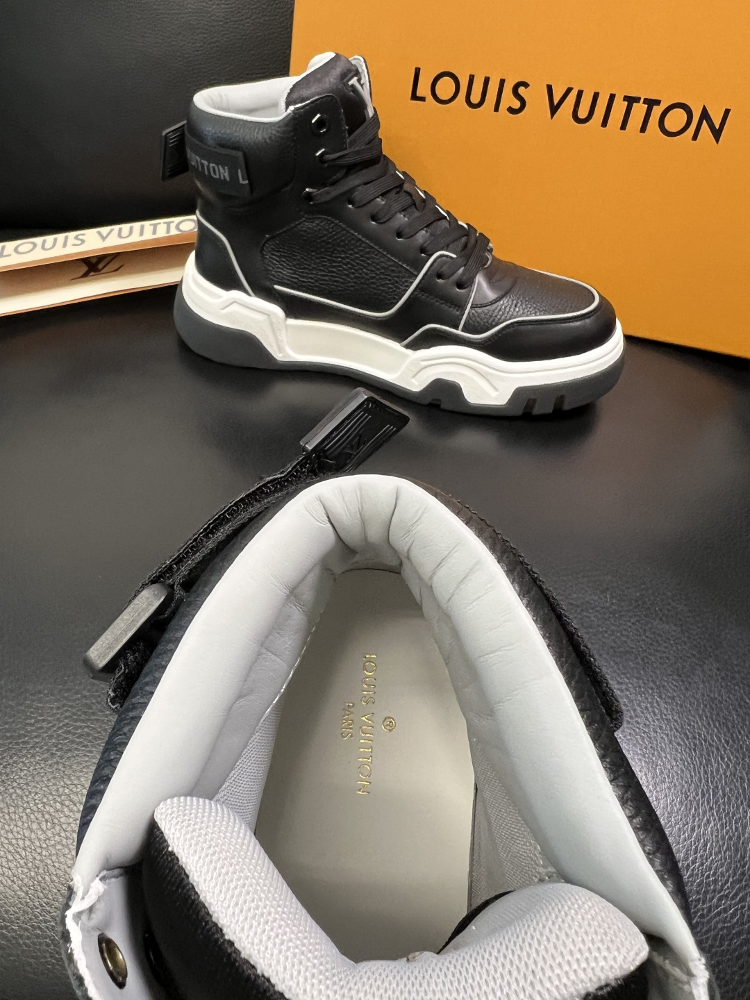 Lv 高品质 顶级工艺品 路易威登，高帮靴子专柜同步原厂配置，鞋面意大利进口，高品质拼接缤纷色彩复杂工艺