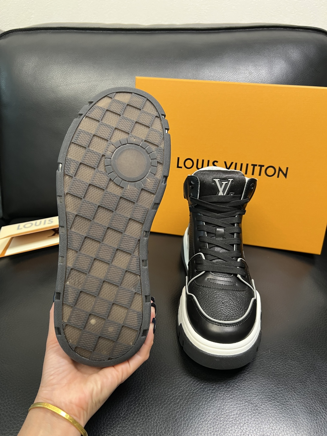 Lv 高品质 顶级工艺品 路易威登，高帮靴子专柜同步原厂配置，鞋面意大利进口，高品质拼接缤纷色彩复杂工艺