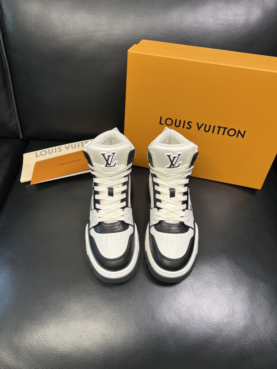 Lv 高品质 顶级工艺品 路易威登，高帮靴子专柜同步原厂配置，鞋面意大利进口，高品质拼接缤纷色彩复杂工艺