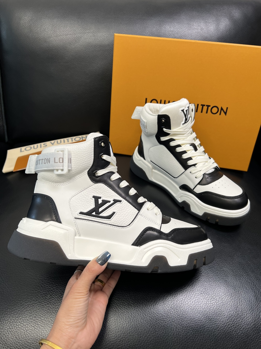 Lv 高品质 顶级工艺品 路易威登，高帮靴子专柜同步原厂配置，鞋面意大利进口，高品质拼接缤纷色彩复杂工艺