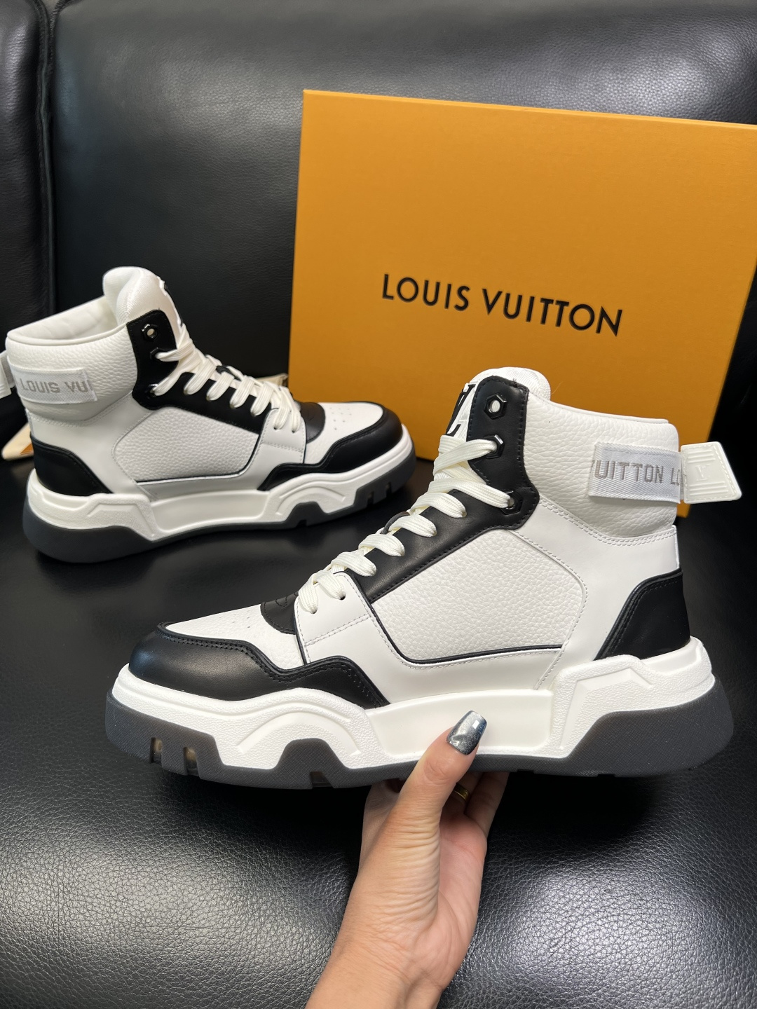 Lv 高品质 顶级工艺品 路易威登，高帮靴子专柜同步原厂配置，鞋面意大利进口，高品质拼接缤纷色彩复杂工艺