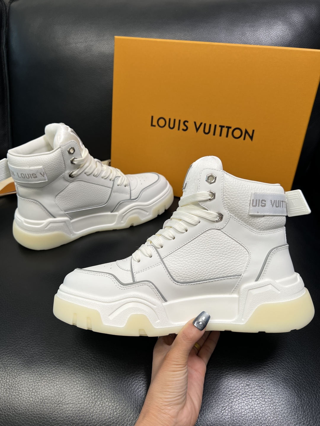 Lv 高品质 顶级工艺品 路易威登，高帮靴子专柜同步原厂配置，鞋面意大利进口，高品质拼接缤纷色彩复杂工艺