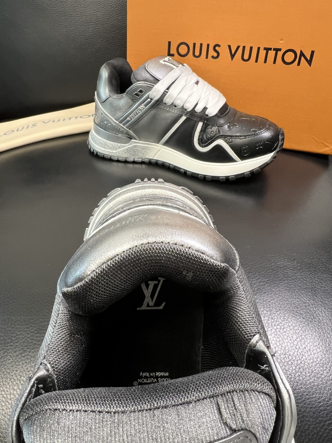 Lv 高品质 顶级工艺品 路易威登，运动板鞋专柜同步原厂配置，鞋面意大利进口牛皮改色面料，进口网布里垫柔