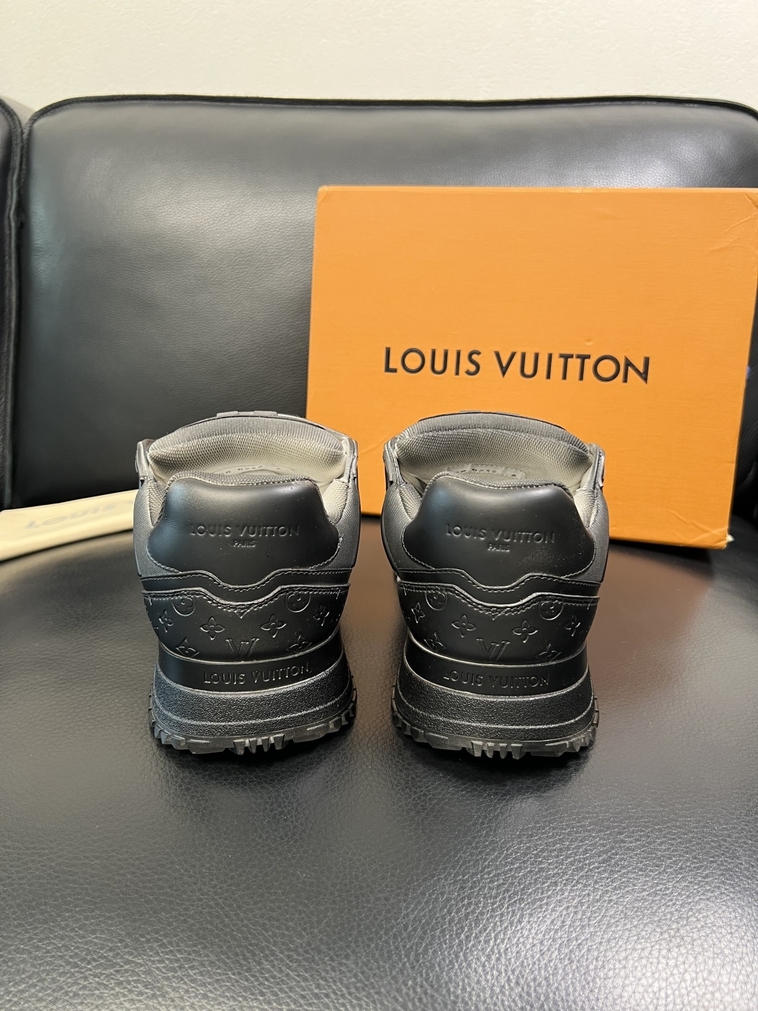 Lv 高品质 顶级工艺品 路易威登，运动板鞋专柜同步原厂配置，鞋面意大利进口牛皮改色面料，进口网布里垫柔