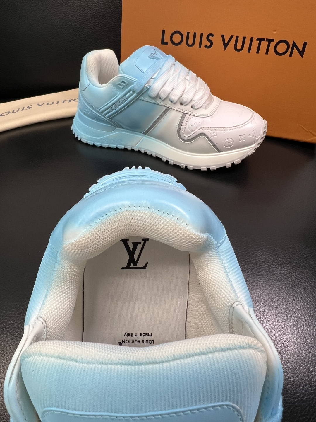 Lv 高品质 顶级工艺品 路易威登，运动板鞋专柜同步原厂配置，鞋面意大利进口牛皮改色面料，进口网布里垫柔