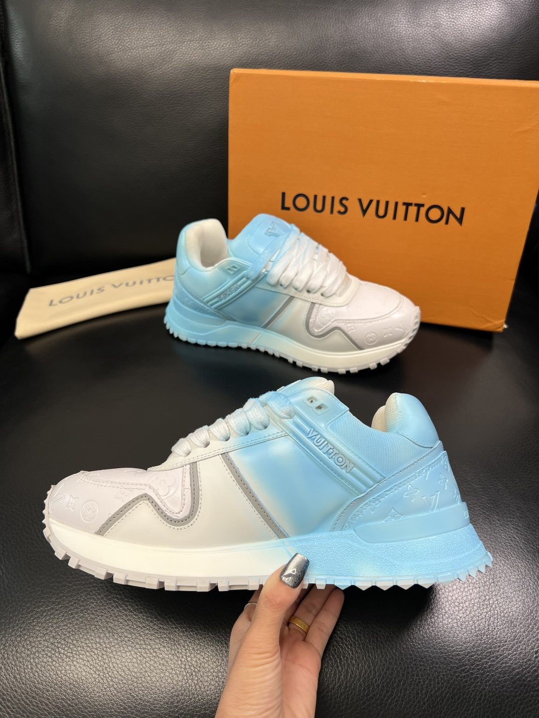 Lv 高品质 顶级工艺品 路易威登，运动板鞋专柜同步原厂配置，鞋面意大利进口牛皮改色面料，进口网布里垫柔