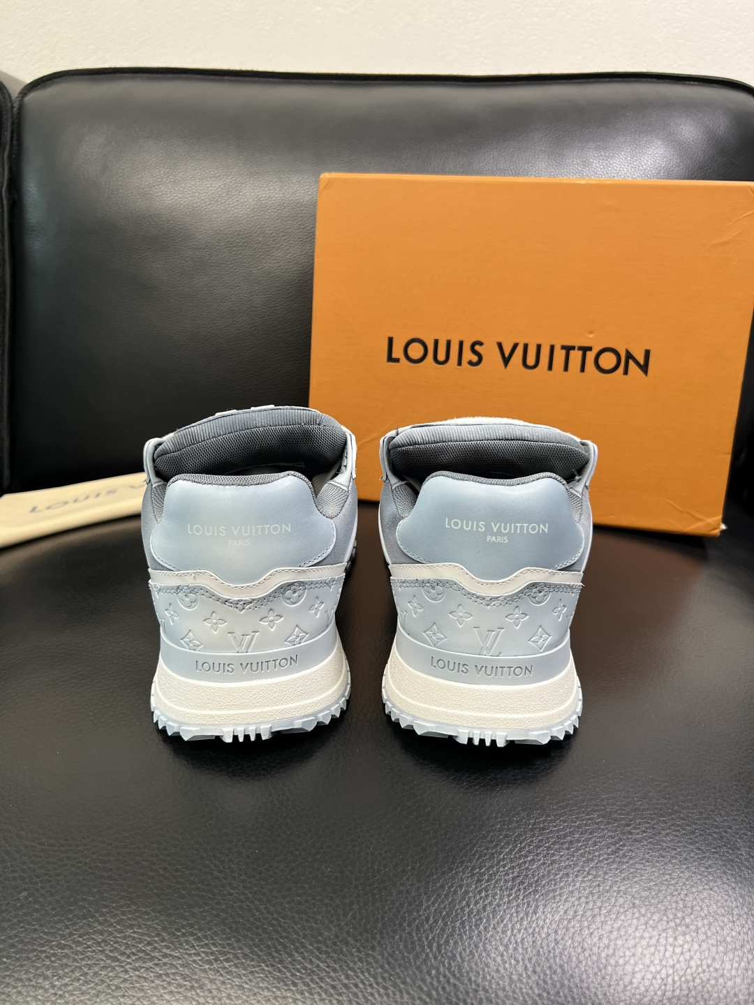 Lv 高品质 顶级工艺品 路易威登，运动板鞋专柜同步原厂配置，鞋面意大利进口牛皮改色面料，进口网布里垫柔