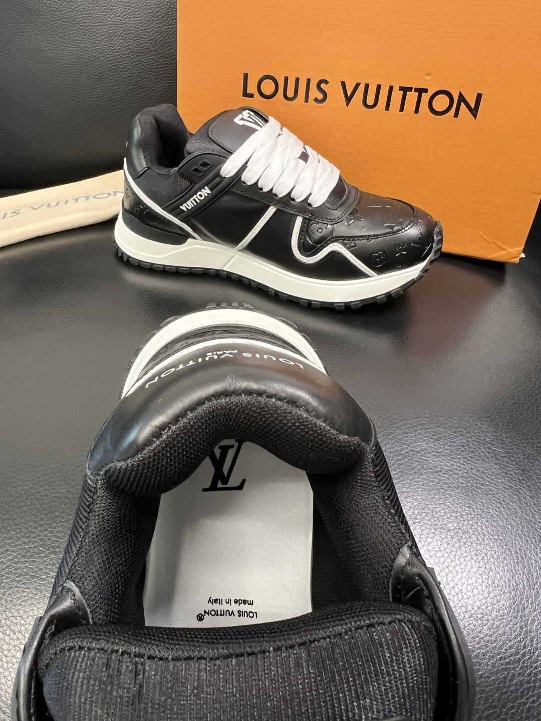 Lv 高品质 顶级工艺品 路易威登，运动板鞋专柜同步原厂配置，鞋面意大利进口牛皮面料，进口网布里垫柔软舒