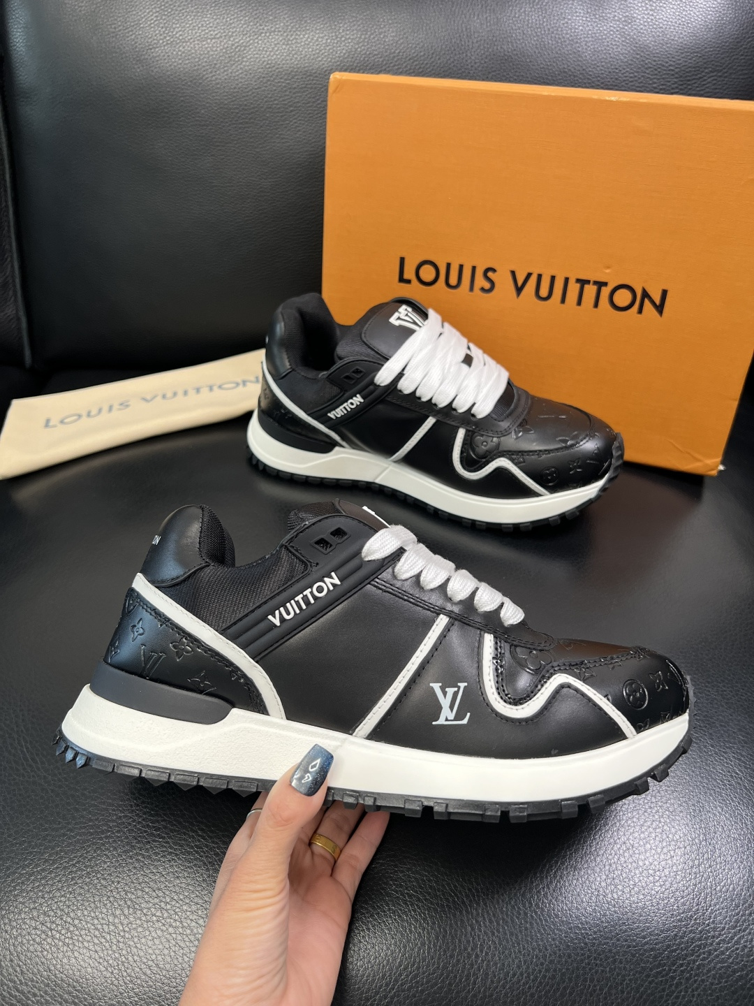 Lv 高品质 顶级工艺品 路易威登，运动板鞋专柜同步原厂配置，鞋面意大利进口牛皮面料，进口网布里垫柔软舒