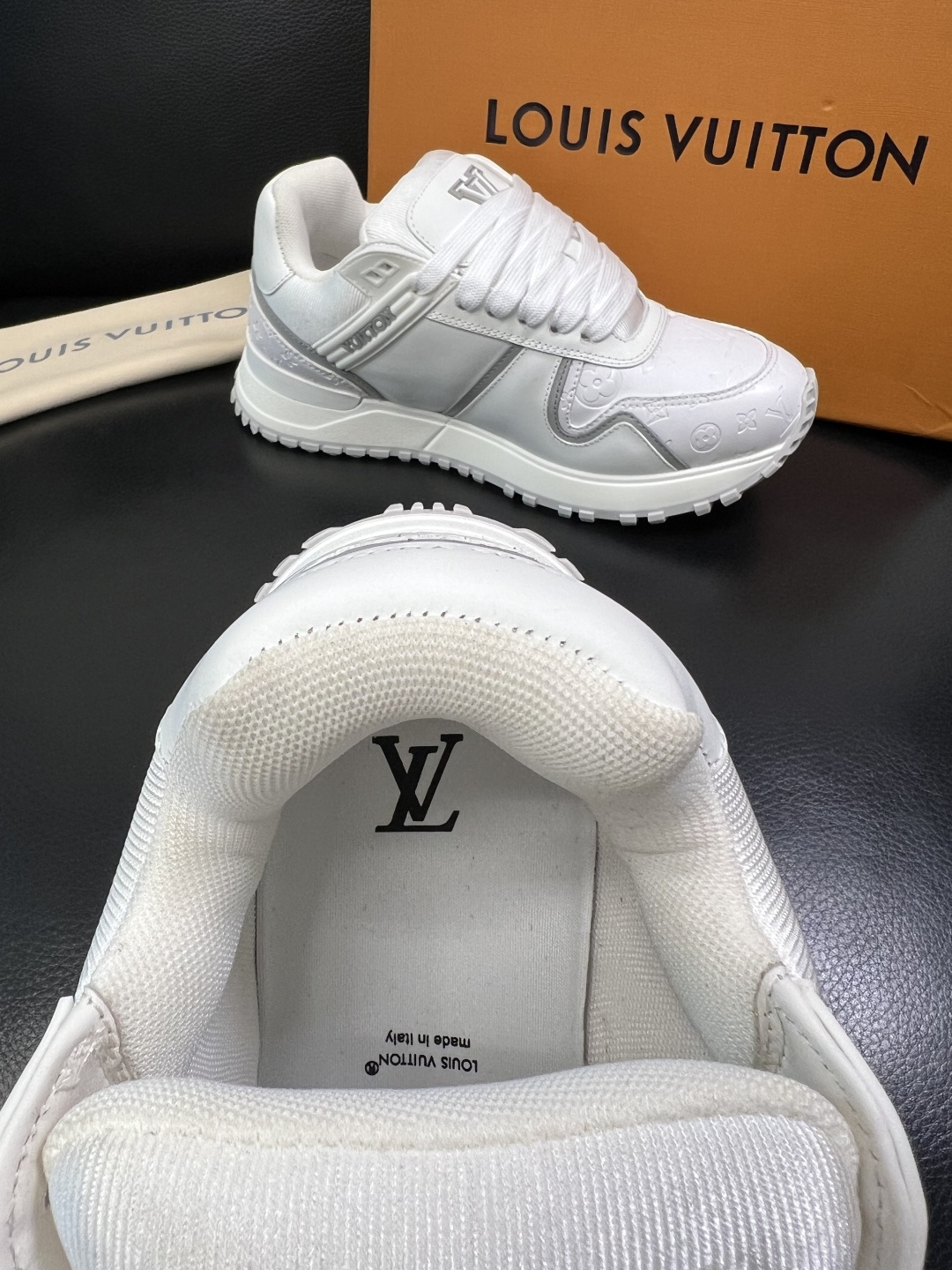 Lv 高品质 顶级工艺品 路易威登，运动板鞋专柜同步原厂配置，鞋面意大利进口牛皮面料，进口网布里垫柔软舒