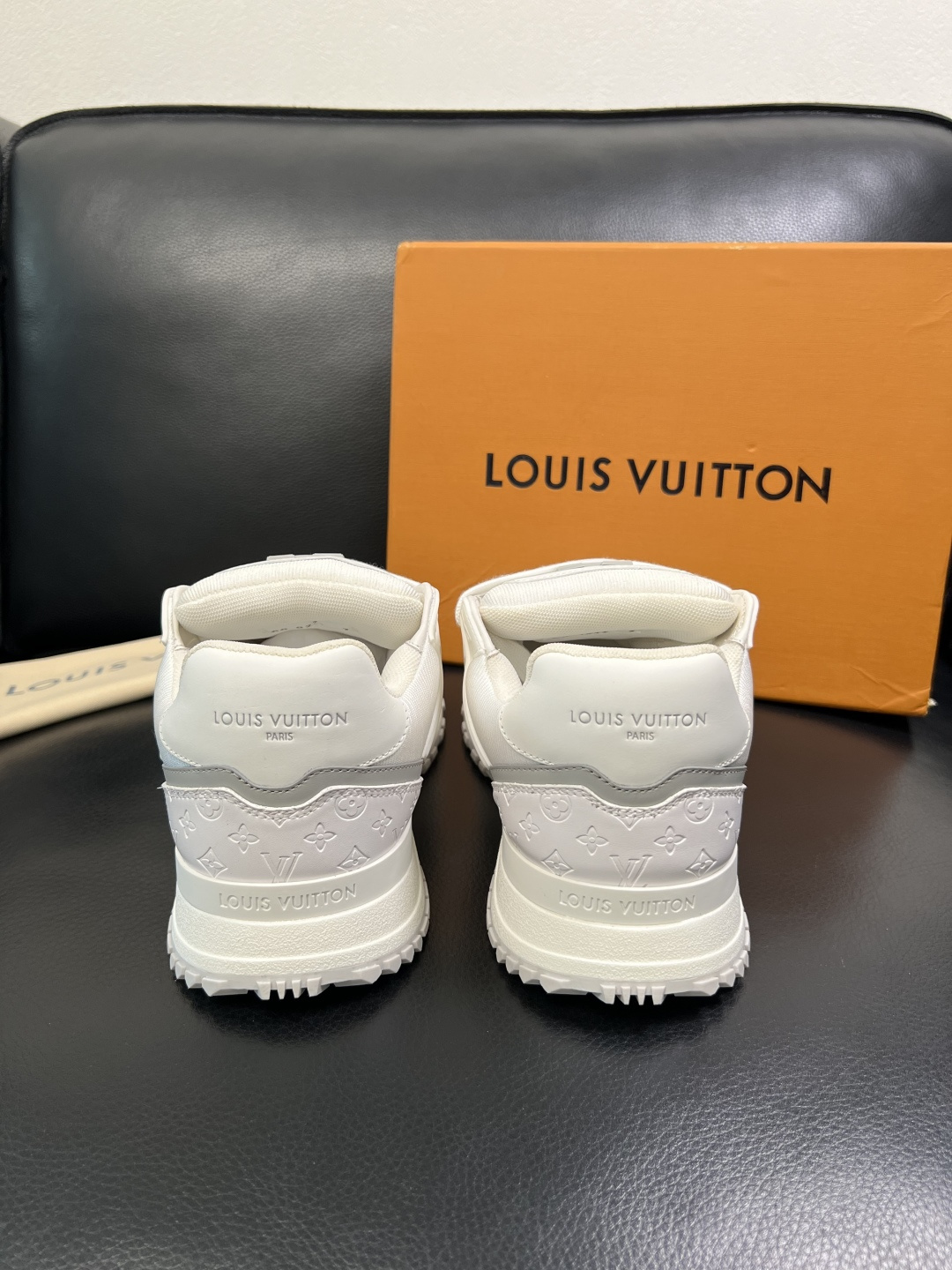 Lv 高品质 顶级工艺品 路易威登，运动板鞋专柜同步原厂配置，鞋面意大利进口牛皮面料，进口网布里垫柔软舒