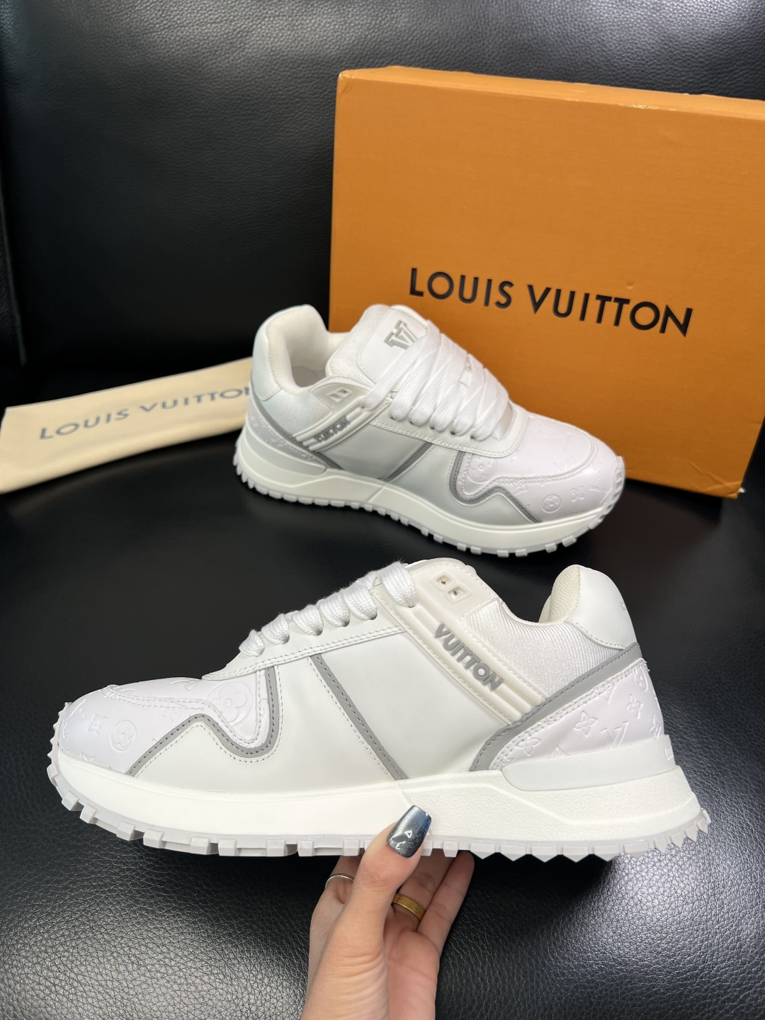 Lv 高品质 顶级工艺品 路易威登，运动板鞋专柜同步原厂配置，鞋面意大利进口牛皮面料，进口网布里垫柔软舒