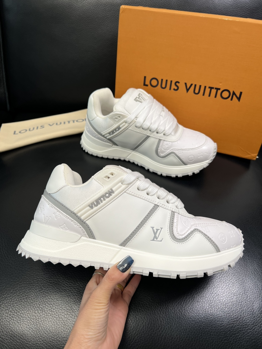 Lv 高品质 顶级工艺品 路易威登，运动板鞋专柜同步原厂配置，鞋面意大利进口牛皮面料，进口网布里垫柔软舒