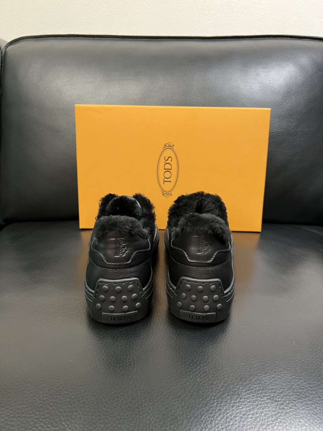 Tods 高品质 顶级工艺品 托德斯 专柜新款原厂配置，意大利进口牛皮面料，进口羊毛内里垫，透气舒适，鞋