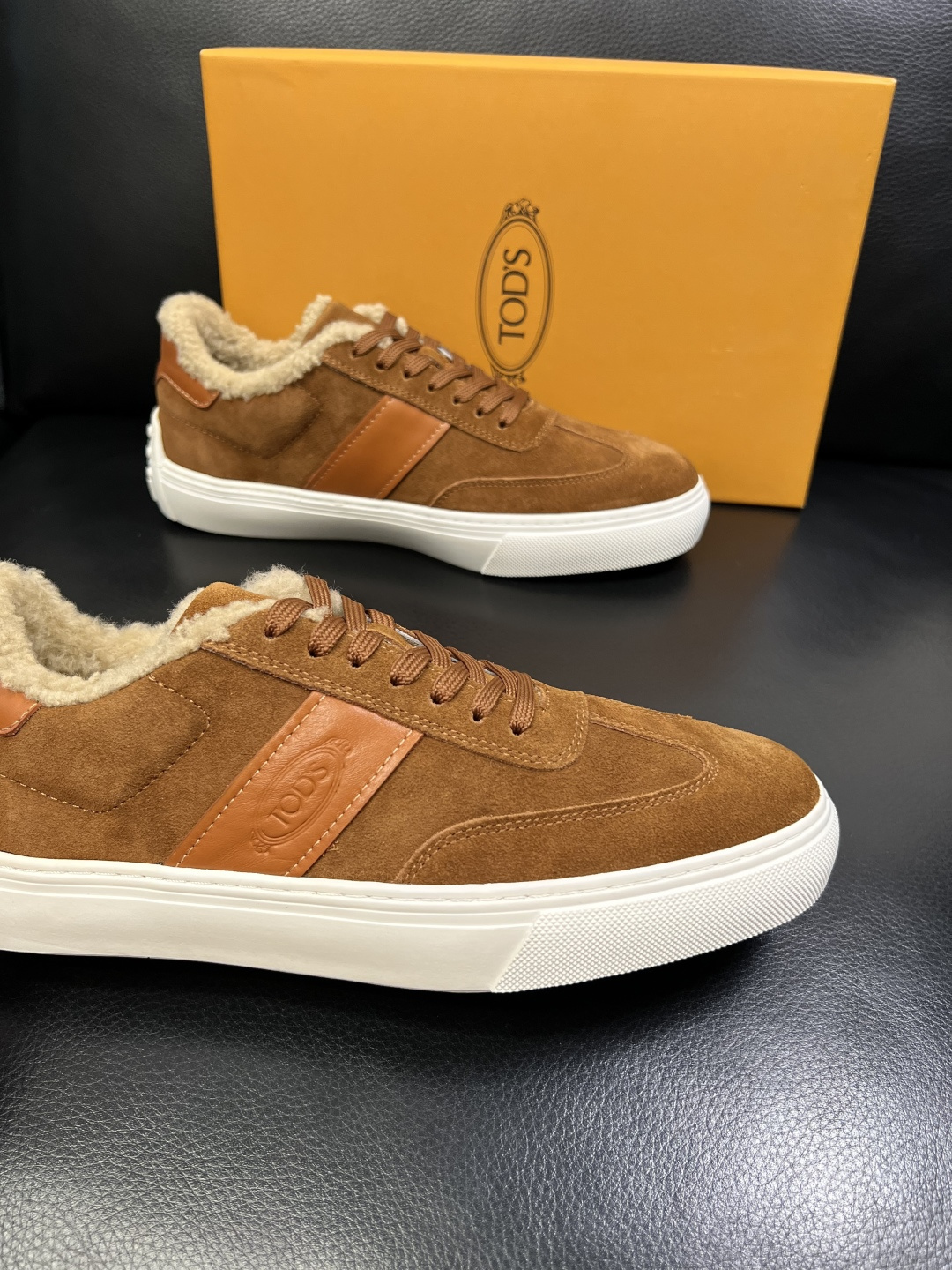 Tods 高品质 顶级工艺品 托德斯 专柜新款原厂配置，意大利进口牛皮面料，进口羊毛内里垫，透气舒适，鞋