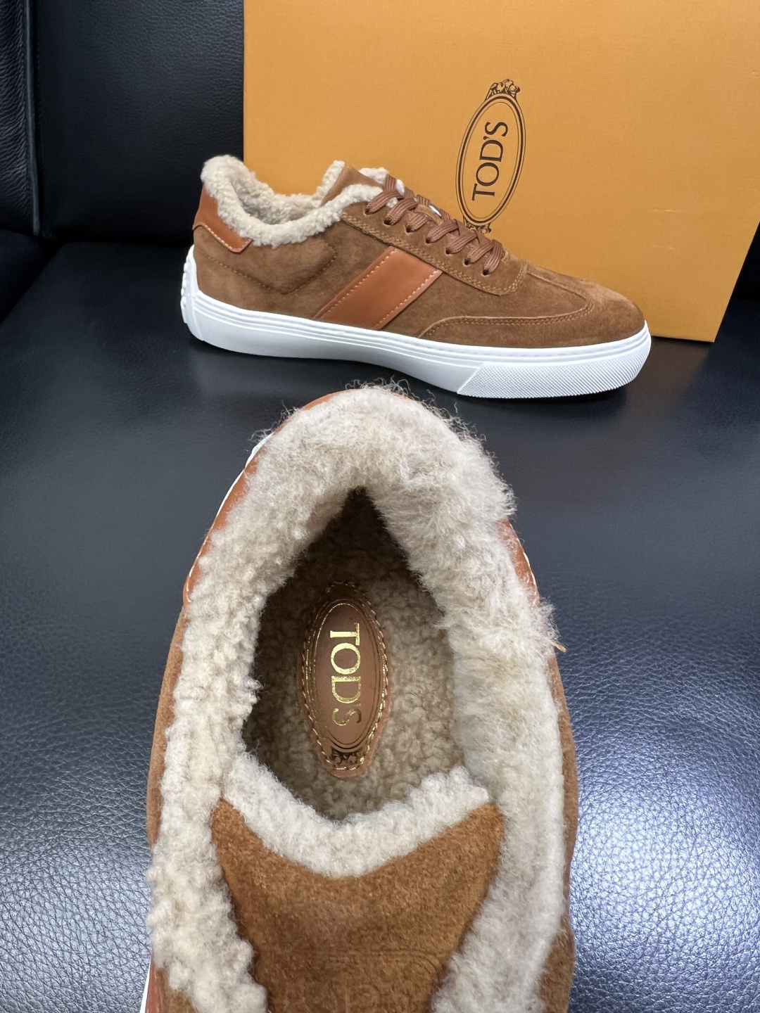 Tods 高品质 顶级工艺品 托德斯 专柜新款原厂配置，意大利进口牛皮面料，进口羊毛内里垫，透气舒适，鞋