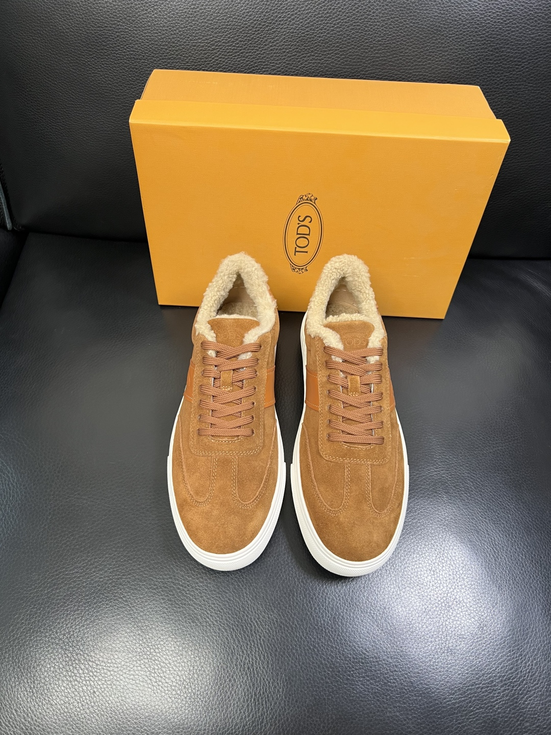 Tods 高品质 顶级工艺品 托德斯 专柜新款原厂配置，意大利进口牛皮面料，进口羊毛内里垫，透气舒适，鞋