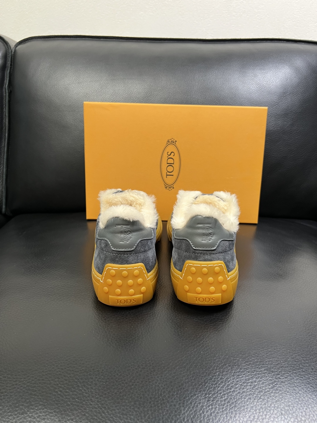 Tods 高品质 顶级工艺品 托德斯 专柜新款原厂配置，意大利进口牛皮面料，进口羊毛内里垫，透气舒适，鞋