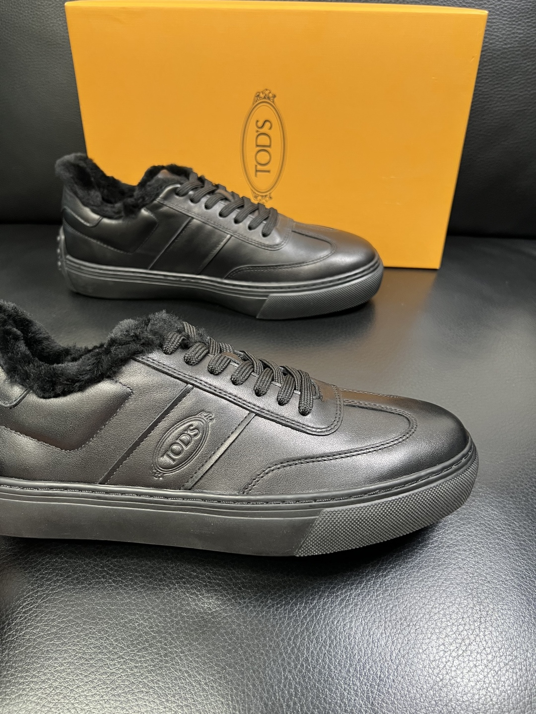 Tods 高品质 顶级工艺品 托德斯 专柜新款原厂配置，意大利进口牛皮面料，进口羊毛内里垫，透气舒适，鞋